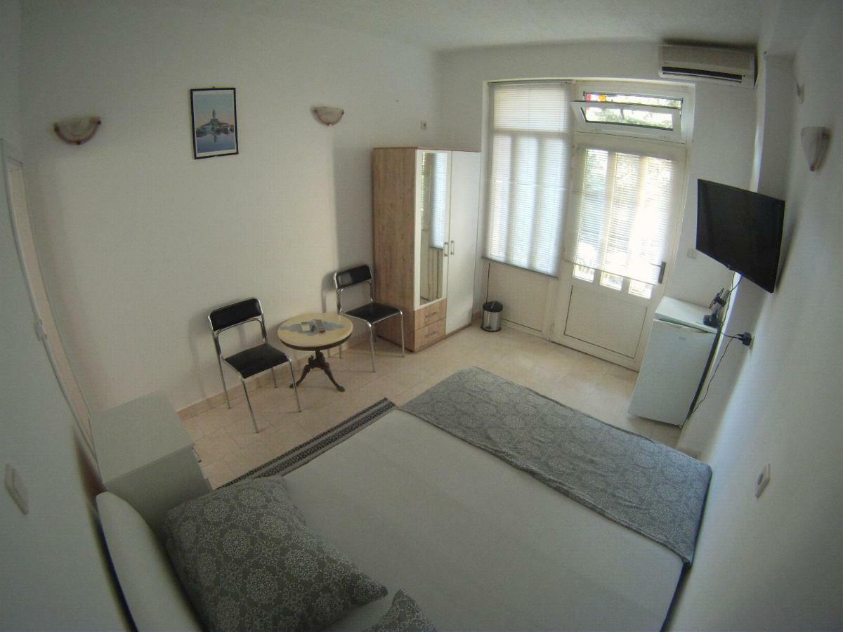 Salona Suite Extérieur photo